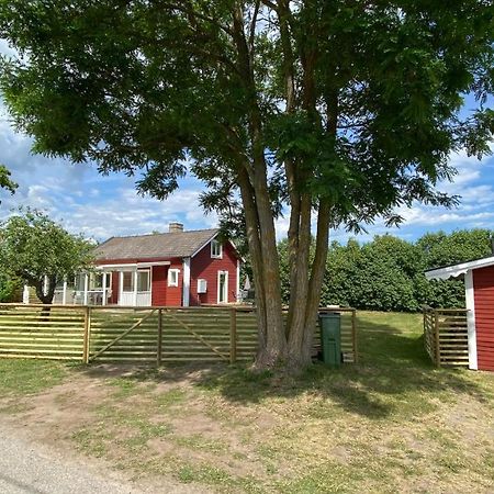 Charmig, Nyrenoverat Och Fullt Utrustad Stuga. Anpassad Foer Hundar, Naera Till Naturen Och Havet. Gangavstand Till Golfbana. كالمار المظهر الخارجي الصورة